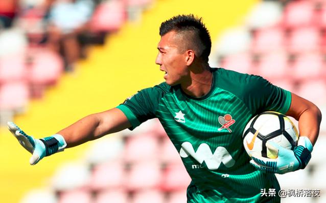 通过引入更 通过引入更