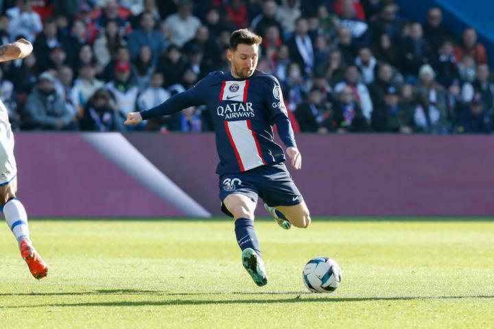 够在首个赛 够在首个赛